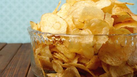 Lifehack: So werden labbrige Chips in wenigen Sekunden wieder knusprig