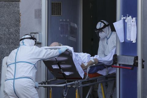 Corona-Infektionen: Wieder überfüllte Kliniken, wieder stauen sich die Rettungswagen – in Italien wird die Lage dramatisch