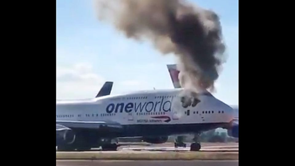 Die brennende Boeing 747-400 auf dem Flughafen Castellón
