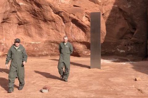 Der rätselhafte Metallblock ist drei bis vier Meter hoch