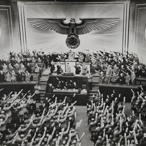Von Eintopf bis Kulturschaffende: Welche Begriffe und Worte aus der NS-Zeit noch heute von uns benutzt werden