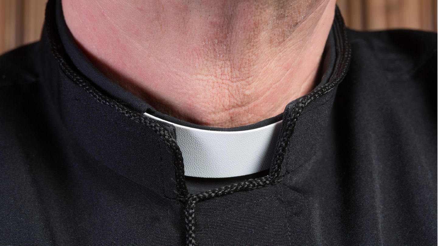 Der Kragen eines Priesters