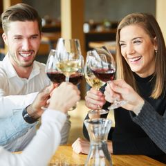 Wer erfüllt in seinen anderen Sozialbeziehungen ist, sucht nicht unbedingt nach einem Partner
