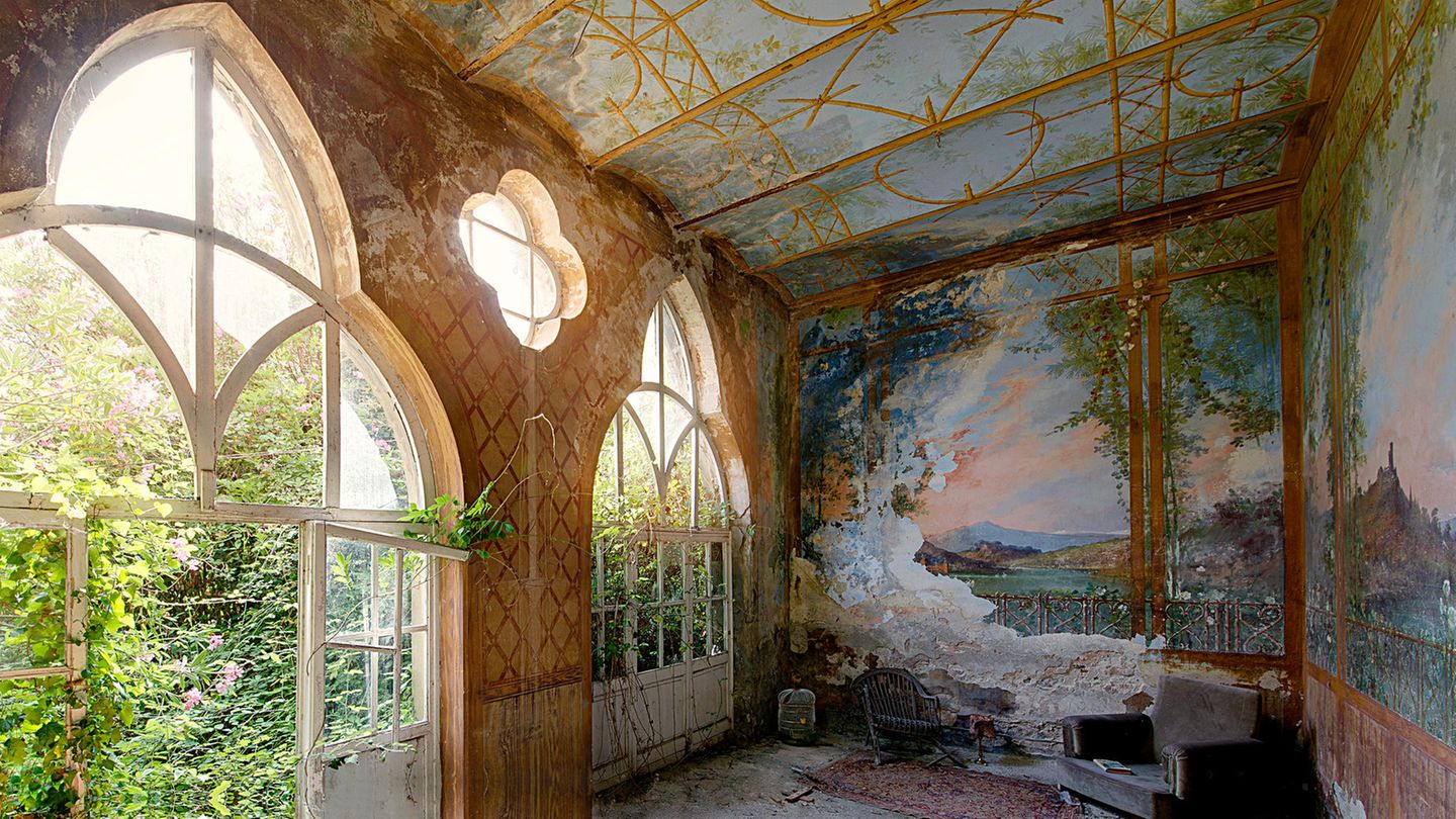 "Ich glaubte bereits alles fotografiert zu haben in dieser italienischen Villa, bis ich durch Zufall eine Türklinke herunterdrücke und dieser Wintergarten zum Vorschein kam", erinnert sich Annie Bertram.