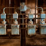 Neben Villen, Kirchen, Theatern und Badeanstalten hat Annie Bertram auch den Verfall sich selbst überlassener Industrieanlagen fotografiert.