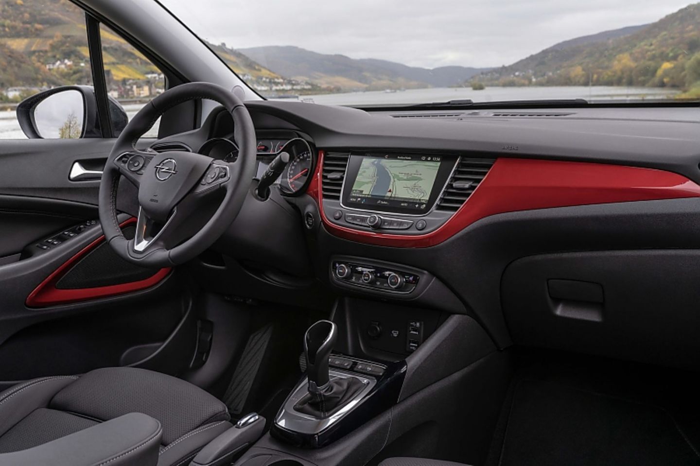 Das Cockpit mit dem acht Zoll großen Touchscreen bleibt erhalten
