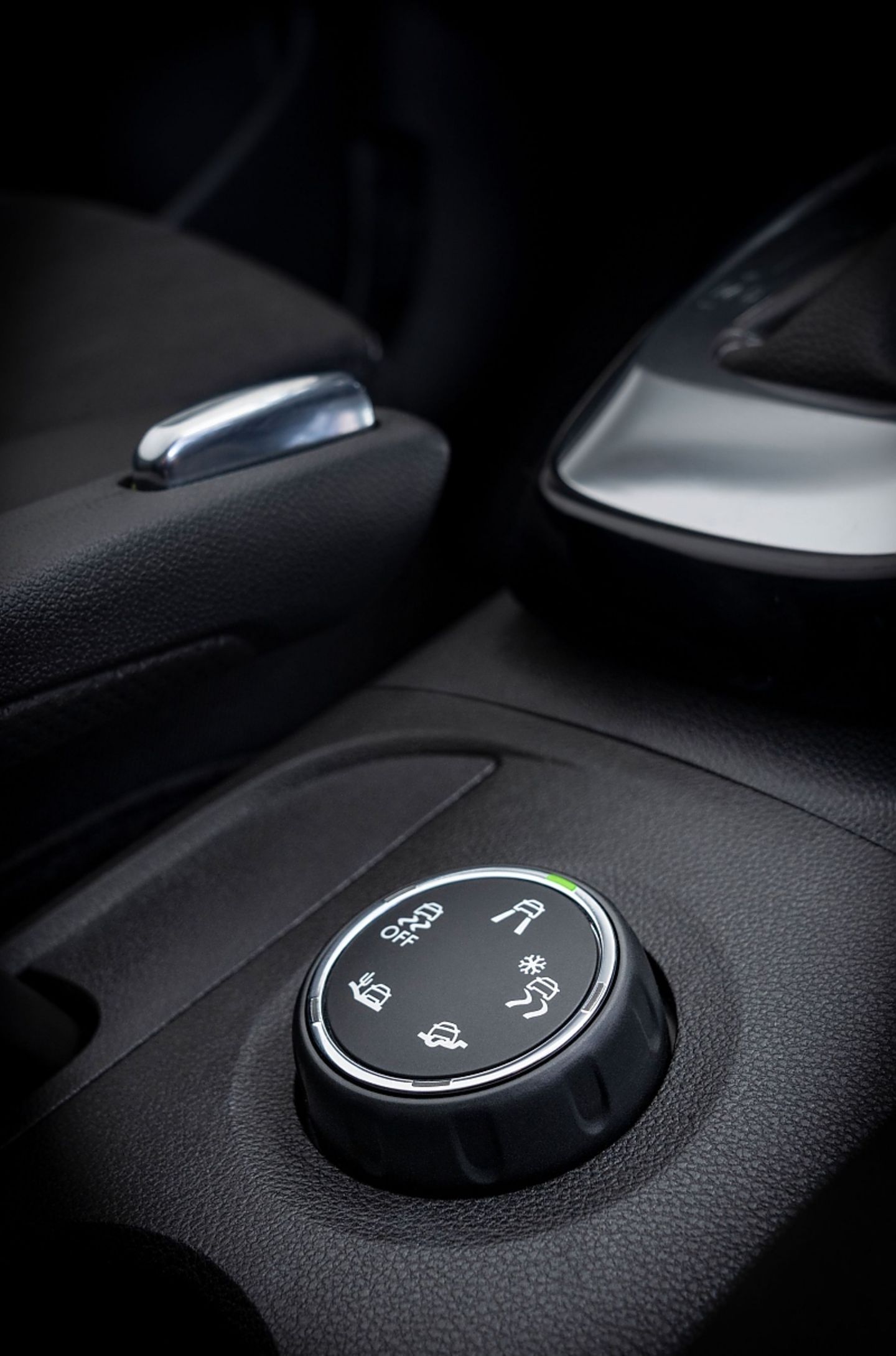 Techniktransfer einmal andersherum: Der Opel Crossland hat "Intelligrip", eine Erweiterung des ESP, das bei PSA unter dem Namen "Grip Control" läuft Techniktransfer einmal andersherum: Der Opel Crossland hat "Intelligrip", eine Erweiterung des ESP, das bei PSA unter dem Namen