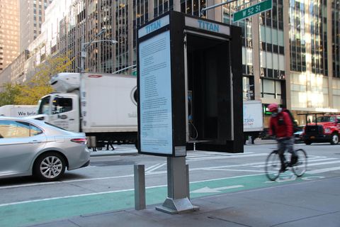 New Yorker Künstler verschönern Telefonzellen