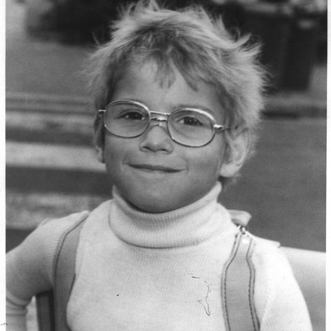 Moderne Bestatter: Uwe bei seiner Einschulung 1975, als die Welt noch in Ordnung war. Mit 25 wurde er drogensüchtig. Er starb im Februar an einer Überdosis Heroin. Mit 52 Jahren.