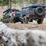 Der Hänger von Offtrax sieht sehr militärisch aus.