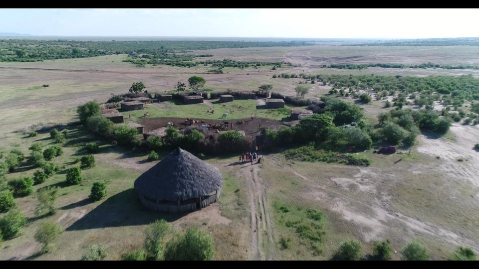 Ein Massai-Dorf aus der Vogelperspektive