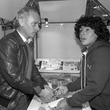 .. der frühere Bayern-Coach Udo Lattek. Die beiden sollen kein gutes Verhältnis gehabt haben. Lattek vermutete später, dass er wegen Maradona seinen Job beim FC Barcelona verlor