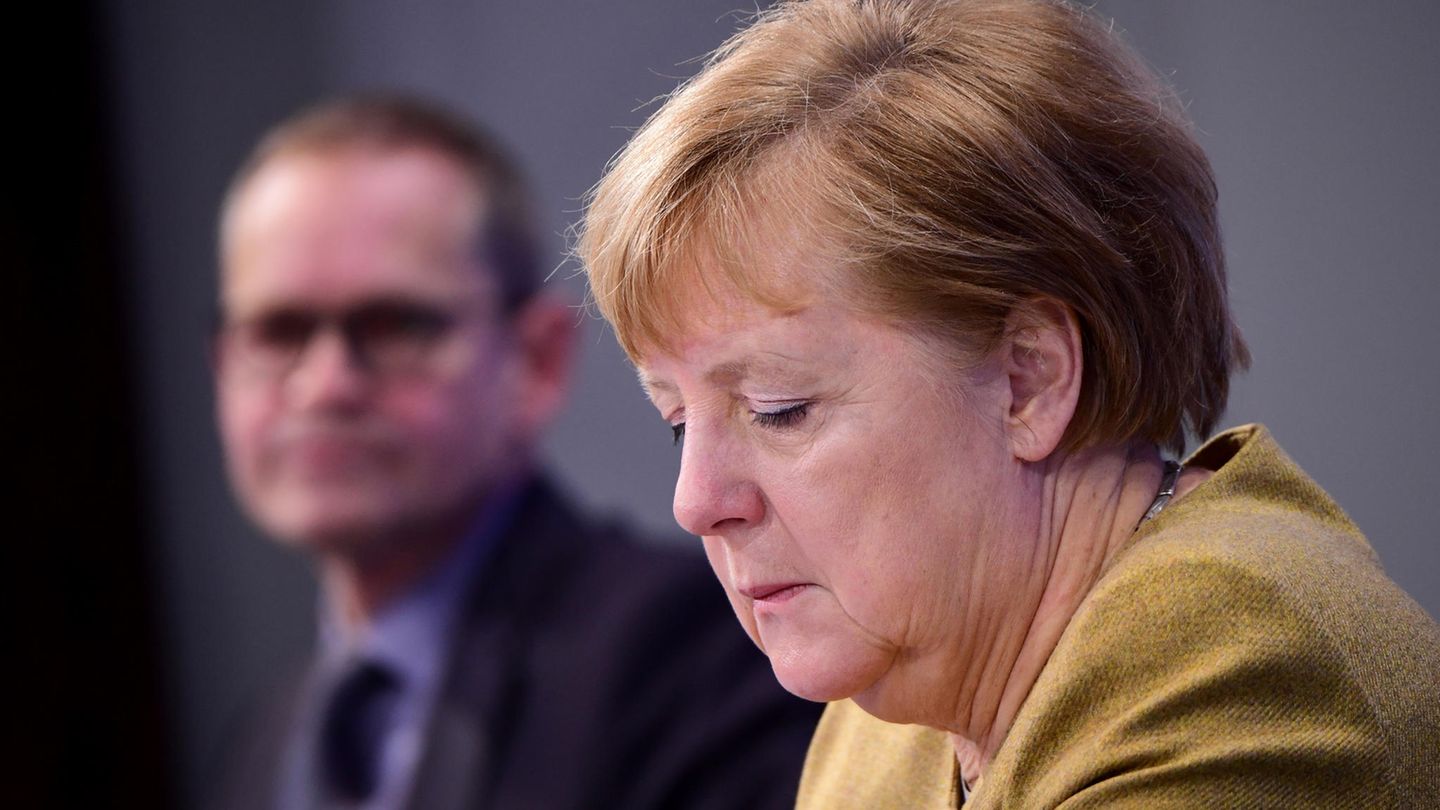 Angela Merkel erklärt bei einer Pressekonferenz die neuen Corona-Regeln für den kommenden Dezember 