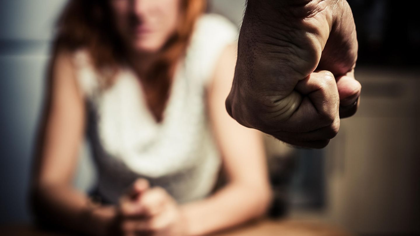 Gewalt gegen Frauen : Häusliche Gewalt passiert in allen Gesellschaftsschichten Häusliche Gewalt passiert in allen Gesellschaftsschichten