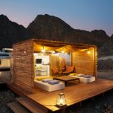 Eine gute Autostunde von der Metropole entfernt erstreckt sich das Hatta-Gebirge, ideal für mehr als nur einen Tagesausflug in die Natur mit Outdoor-Aktivitäten. Zum Übernachten bieten sich die einsam in der steinigen Wüste platzierten Zwei-Sterne-Bungalows der Damani Lodges und die silbern glänzenden Retro-Wohnwagen der Sedr-Trailers-Resorts an.  Infos: www.visithatta.com