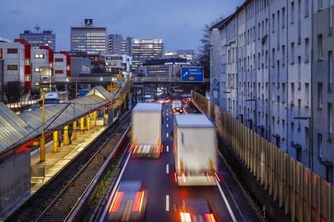 Die deutschen Autofahrer nehmen innerlich schon Abschied von Benziner und Diesel.