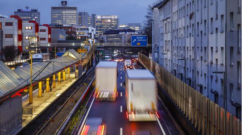 Die deutschen Autofahrer nehmen innerlich schon Abschied von Benziner und Diesel.