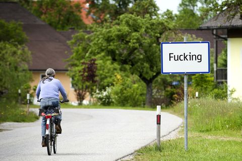 Das Ortsschild des oberösterreichischen Orts Fucking