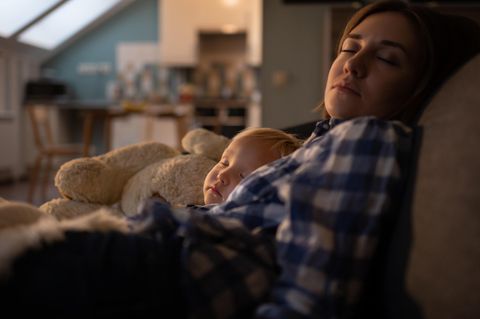 "Ich schlafe heute alleine in meinem Zimmer", sprach der Sohn und meinte "mit Mama"