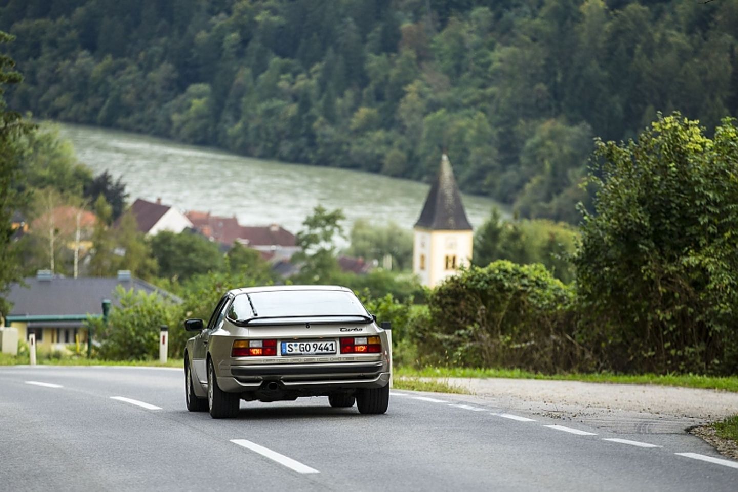Porsche 944