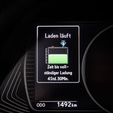 Mit einer Wallbox dauert es mit 6,6 kW rund acht Stunden, bis die Akkus voll sind