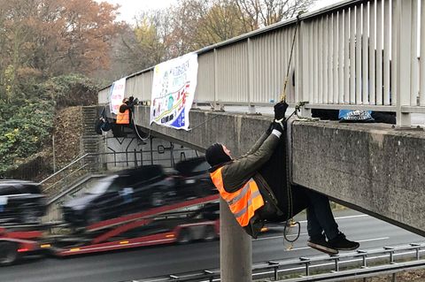 Protestaktion an der Autobahn 2