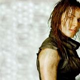 Die Schauspiel-Welt schien ihr offen zu stehen, doch gab es plötzlich keine Angebote mehr. "Eines Tages war es so schlimm, dass ich meine Miete nicht mehr bezahlen konnte", erzählte Traue 2013 der "Welt". Pech kam auch noch hinzu: 2009 hatte sie eine Rolle in Til Schweigers Film "Phantomschmerz" ergattert - doch ihr Part wurde komplett rausgeschnitten.