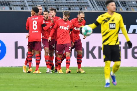 Kölns Ellyes Skhiri feiert mit Teamkameraden das erste Tor gegen den BVB