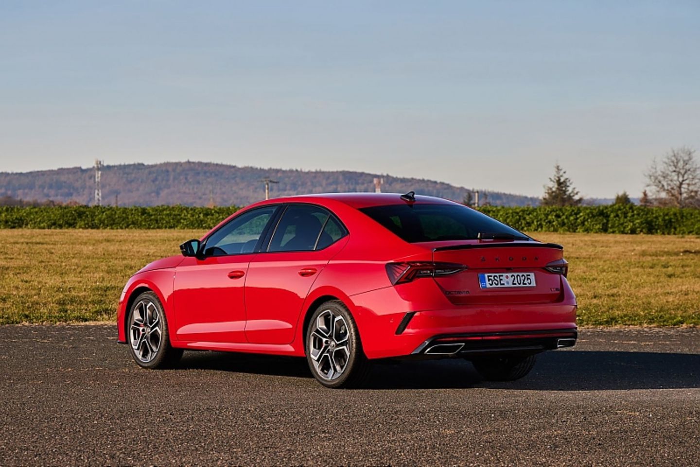 Äußerlich unterscheidet sich diese RS-Version kaum von der mir dem PHEV-Modul
