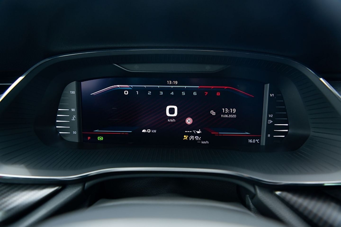 Die virtuellen Instrumente können auf eine sportliche Ansicht geschalten werden