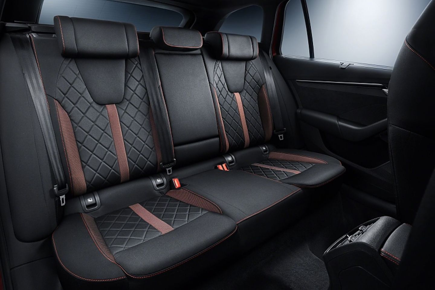 Auch bei der Skoda Octavia RS Limousine ist im Fond ausreichend Platz