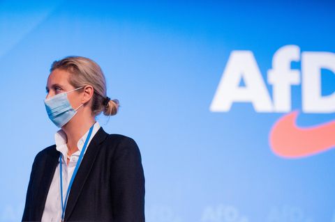 Alice Weidel, stellvertretende Bundessprecherin der AfD, steht beim Bundesparteitag in Kalkar