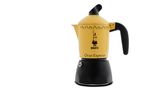 Orza Express, Bialetti, ca. 40 Euro  Die Orza Express ist eine ganz besondere Kaffeezubereitung. Und zwar richtet sich diese kleine Moca Express von Bialetti an Liebhaber von Malzkaffee. Wer sich für Getreidekaffee begeistern kann, wird diese kleine Kanne lieben. Die Gerste wird in ein kleines Sieb im oberen Teil der Kanne gegeben. Dann wird der Malzkaffee wie ein normaler Moca auf dem Herd zubereitet. Wer bisher nur den in Deutschland typischen Carokaffee als Malzkaffee kannte, wird diese Art der Zubereitung lieben.