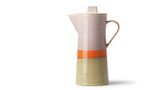 HK Living Keramikkanne, ca. 40 Euro  Der Trend geht zum Filterkaffee. Und ganz klar ist, dass man für einen guten Filterkaffee auch eine Kaffeekanne braucht. Dieses wunderschöne Modell von HK Living sieht nicht nur schön aus, sondern erinnert in der 70er Jahre Optik auch an den Kaffeeklatsch bei Oma. Passend zur Kanne gibt es auch Becher und einen aufsetzbaren Filter.