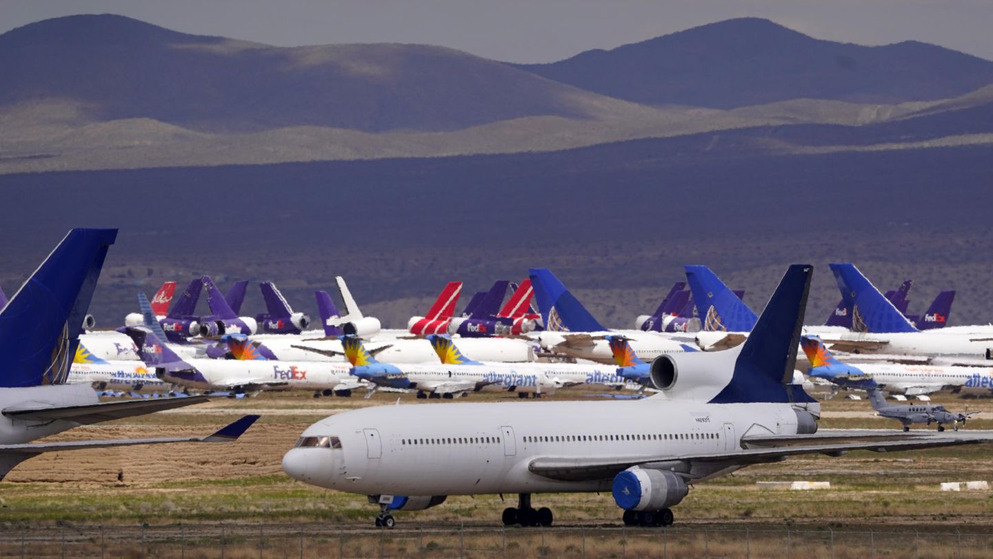 Nur noch auf dem Schrottplätzen zu finden wie hier in Victorville: ein Großraumflugzeug vom Typ Lockheed L-1011 Tristar. Das Exemplar im Vordergrund wurde 1983 an die portugiesische TAP ausgeliefert.