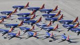 Der große Run auf Wüstenflughäfen setzte in den USA bereits im Sommer 2019 ein, als über die Boeing 737 Max ein weltweites Flugverbot verhängt wurde. Hunderte von bereits ausgelieferten Exemplaren durften nicht mehr eingesetzt werden, wie diese Exemplare des Billigfliegers Southwest Airlines in Victorville.