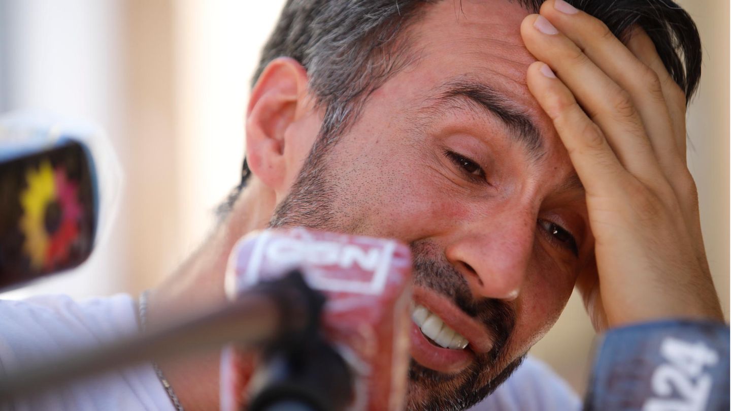 Leopoldo Luque, ehemaliger Leibarzt von Diego Maradona, gab unter Tränen ein Pressestatement ab