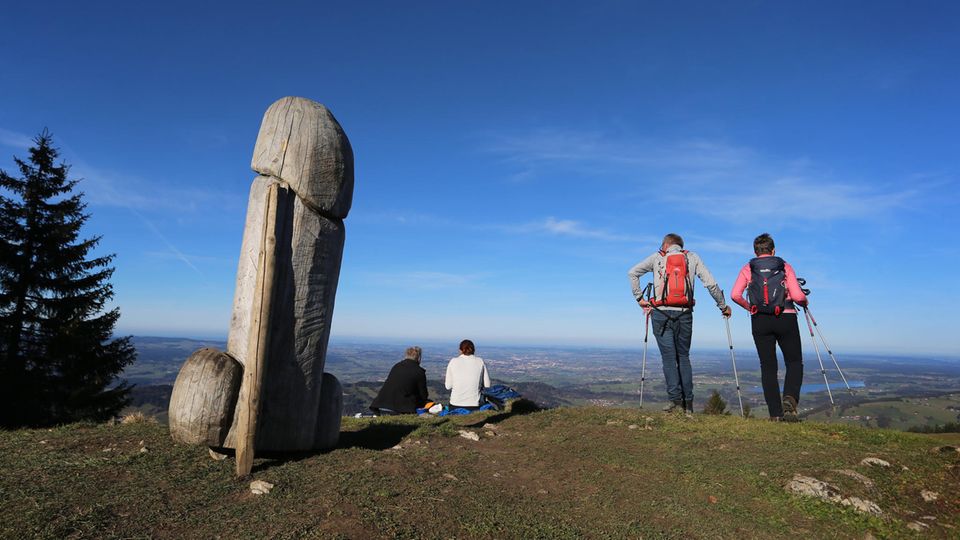Nachrichten aus Deutschland – Polizei ermittelt nach Verschwinden des Holzpenis im Allgäu Nachrichten aus Deutschland – Polizei ermittelt nach Verschwinden des Holzpenis im Allgäu