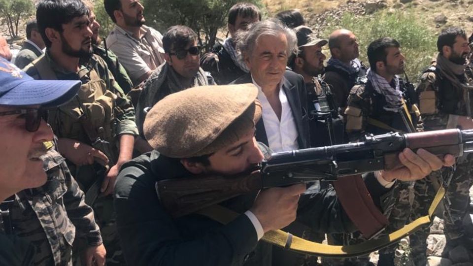 Afghanistan, September 2020: Im Namen des Vaters gegen das Gesetz des Gemetzels Ahmad Massoud schießt mit seinem Sturmgewehr drei Mal. Und trifft drei Mal.