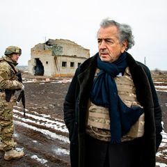 Bernard-Henri Lévy (r.) in der Ukraine im Jahr 2020 – und der Krieg ist nicht vorbei