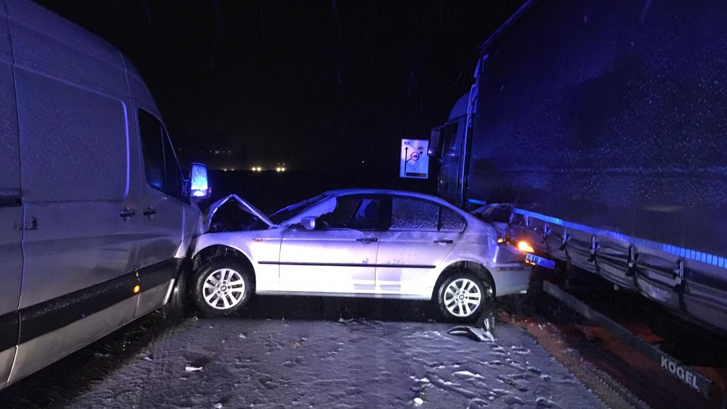 Auf der A7 ereignete sich zwischen den Anschlussstellen Fulda-Nord und Hünfeld/Schlitz ein Glatteisunfälle