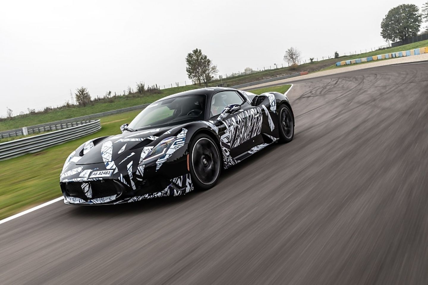Der Maserati MC20 erreicht nach weniger als weniger als 2,9 Sekunden Landstraßentempo