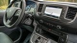 Klassische Nutzfahrzeug-Cockpit mit viel Hartplastik