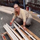 Ärmel hoch und anpacken – zusammen mit einigen Nachbarn aus Berlin Heiligensee errichtete Ines Sydow in zwei Tagen das „Little Home“ für den obdachlosen Micha