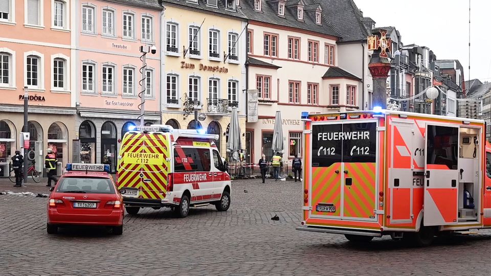 Trier: Auto erfasst und tötet zwei Menschen in Fußgängerzone