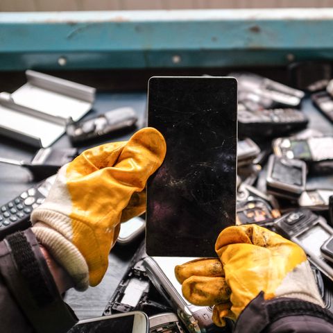 Gerade beim Handy stellt sich die Gretchenfrage: Verschrotten oder es sein lassen?