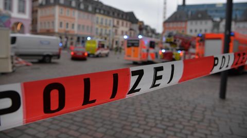 Absperrband der Polizei - kein Zugang zur Innenstadt von Trier