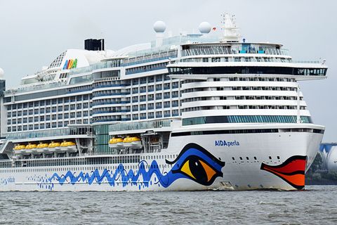 Die "Aida Perla" soll am 5. Dezember in Gran Canaria ablegen. Die "Aida Mar" folgt am 20. Dezember. Die Reisen ab dem 6. und 13. Dezember wurden abgesagt, ebenso Anläufe in Madeira. Antigen-Schnelltests werden nicht mehr akzeptiert. 