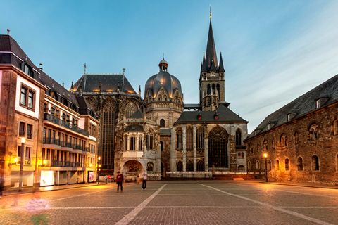 Orte, die Geschichte schrieben: Immer dem Kaiser nach - warum sich ein Besuch des Aachener Doms so lohnt