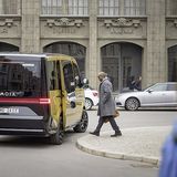 Der VW Mitfahranbieter MOIA hat in Hamburg eine Flotte bereitgestellt, um die Engpässe des öffentlichen Nahverkehrs auszugleiche